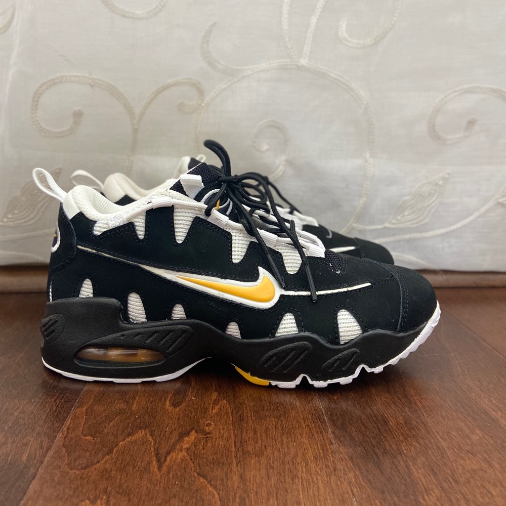 Black Nike Sneakers